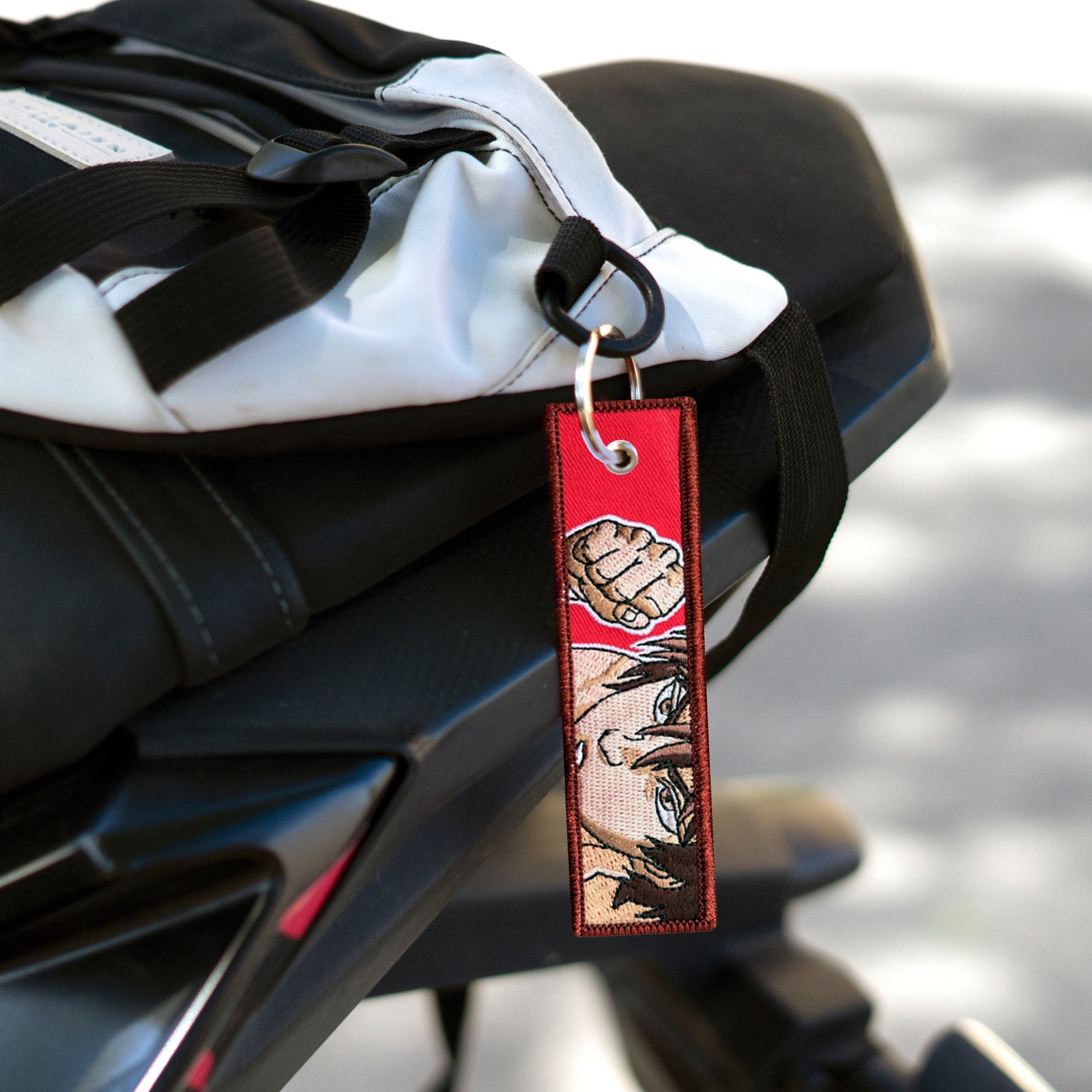 Detail of Baki Hanma embroidered keychain – soft fabric anime keychain – Akira Gallery

