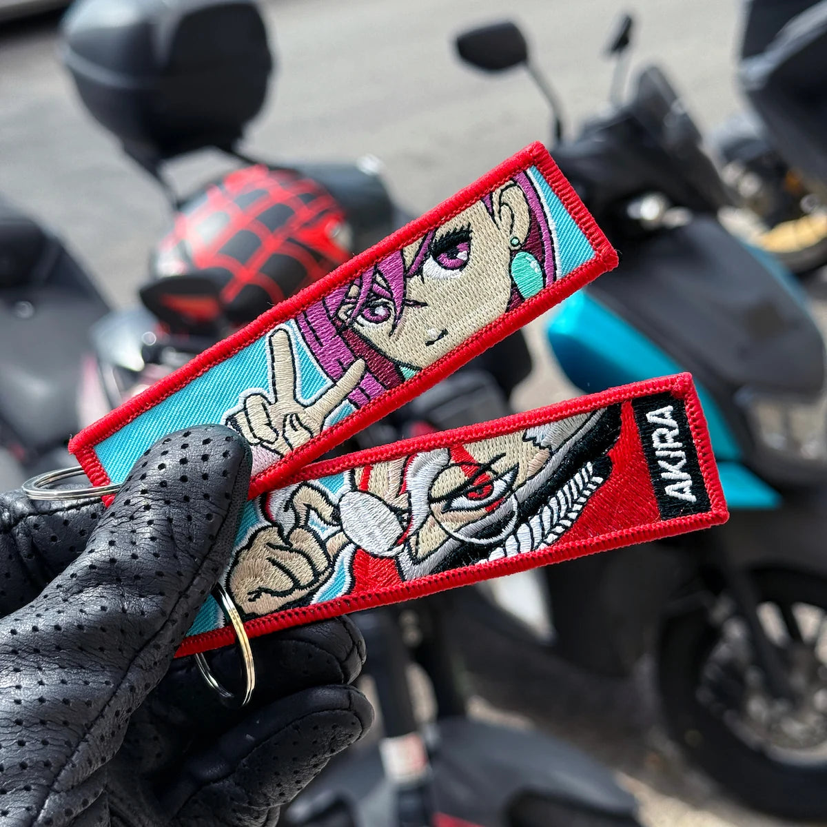 Dandadan Keychain Featuring Momo Ayase and Okarun